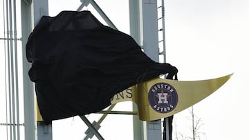Un sopla hojas devel車 el t赤tulo de World Series de los Astros