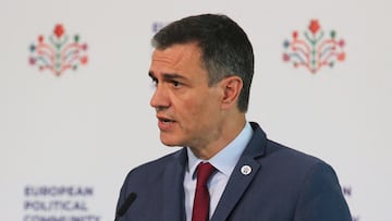 FILE PHOTO: Spanish Prime Minister Pedro Sanchez attends a press conference during a meeting of the European Political Community at Mimi Castle in Bulboaca, Moldova June 1, 2023. REUTERS/Vladislav Culiomza/File Photo