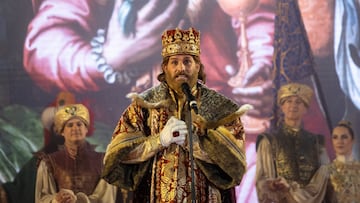 El Rey Gaspar durante la Cabalgata de los Reyes Magos, a 5 de enero de 2025, en Madrid (España). Esta cabalgata está formada por más de 1500 personas que realizan el recorrido desde el paseo de la Castellana a la plaza de Cibeles. El lema de la Cabalgata este año es ‘La noche de los deseos cumplidos’, y el diseño de las carrozas reales está inspirado en la tradición de los juguetes victorianos. Junto a las de los Reyes Magos, otras nueve carrozas hacen el recorrido acompañadas de cinco compañías internacionales y cinco nacionales.
05 ENERO 2025;CABALGATA;REYES;
Alejandro Martínez Vélez / Europa Press
05/01/2025