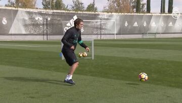 Kovacic entrenó sobre el césped pero al margen de sus compañeros