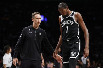 Steve Nash high-fives Kevin Durant #7 of the Brooklyn Nets