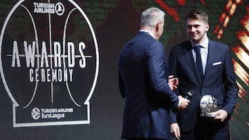 Luka Doncic recibi&oacute; el premio a mejor jugador y mejor joven de la Euroliga.