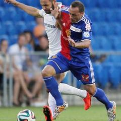 Marcelo Díaz participa del triunfo que deja líder al Basilea