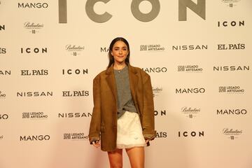 Macarena García posa en la alfombra roja de la gala por el décimo aniversario de 'Icon' celebrada en el Consulado Italiano de Madrid.