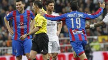 El Levante recurrirá la tarjeta roja a David Navarro