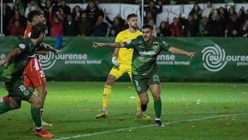 O CARBALLIÑO (OURENSE), 13/11/2022.- El delantero del Arenteiro Antón Escobar celebra el primer gol del partido contra el Almería, correspondiente a la primera fase de la Copa del Rey disputado hoy domingo en el estadio O Espiñedo, en O Carballiño. EFE/ Brais Lorenzo
Arenteiro vs Almería