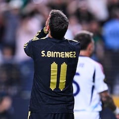 El polémico golazo que le quitaron a Santiago Giménez