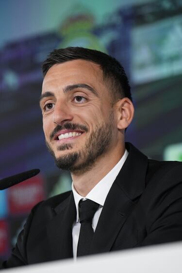 "Necesito unas vacaciones para asimilarlo todo. Quiero disfrutar, la temporada no acabó como queríamos, pero siempre pasan estas cosas en el fútbol. Este es uno de los días más importantes de mi vida".