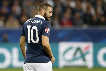 Debido a un escándalo sexual en el que se vio involucrado en 2015, Benzema no ha regresado a la selección francesa y no hay indicios que indiquen que pueda conseguirlo a tiempo para asistir a Rusia 2018.