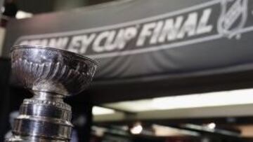 La Stanley Cup que se disputan desde hoy Chicago y Boston.