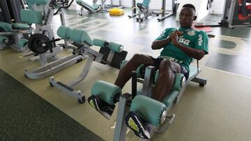 Iv&aacute;n Angulo en un entrenamiento en gimnasio con Palmeiras.