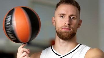 Dzanan Musa, alero del Madrid, posa para a AS en Valdebebas.