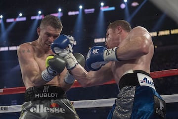 Las imágenes del memorable recital de Canelo frente a Smith