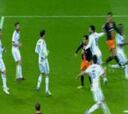 El Valencia pidió un penalti y una mano de Higuaín en el 2-0