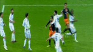Ésta es la captura de la jugada del posible penalti de Carvalho.
