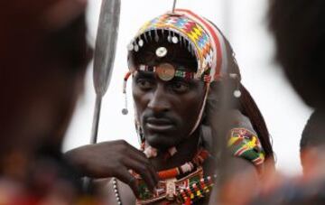 Partido de criquet entre los guerreros masai de criquet y los embajadores de criquet de la india durante un partido de criquet Twenty20 en Ol Pejeta Conservancy en el Parque Nacional de Laikipia