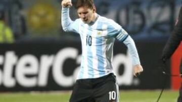 CA189. VI&Ntilde;A DEL MAR (CHILE), 26/06/2015.- El delantero argentino Lionel Messi celebra un gol en la tanda de penaltis del partido Argentina-Colombia, de cuartos de final de la Copa Am&eacute;rica de Chile 2015, en el Estadio Sausalito de Vi&ntilde;a del Mar, Chile, hoy 26 de junio de 2015. EFE/Juan Carlos C&aacute;rdenas