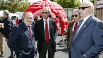 HISTÓRICOS. Los hermanos Relaño, junto a Bahamontes y Ruiz.