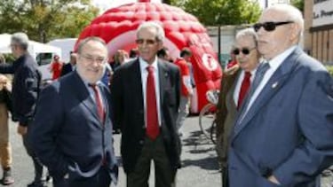 HISTÓRICOS. Los hermanos Relaño, junto a Bahamontes y Ruiz.