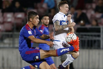 Nunca tuvo un puesto en la U, y por ello buscó salir primero a Deportes Temuco, equipo en el que fue titular indiscutido, y luego a Huachipato, su actual club.