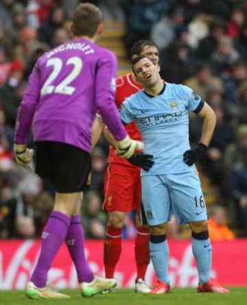 Henderson y Coutinho marcaron para el Liverpool, mientras que Dzeko hizo lo propio para los 'ciudadanos'.