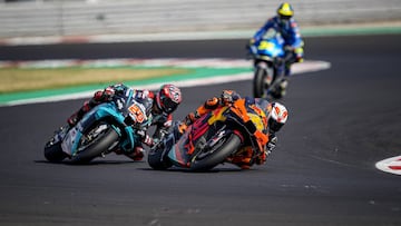 44 Espargaro Pol (esp), KTM RC16, Red Bull KTM Factory Racing, 20 Quartararo Fabio (fra), Yamaha YZR-M1, Petronas Yamaha SRT, action during the 2020 MotoGP Gran Premio TISSOT dell&#039;Emilia Romagna e della Riviera di Rimini, San Marino Grand Prix from S