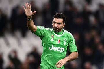 40 años del guardameta italiano más reconocido. Debutó con 17 años, en 1995 con el Parma y en 2001 fichó por la Juventus, previo pago de 50 millones de Euros, el portero más caro de la historia. Ha ganado todo salvo la Copa de Europa donde ha jugado tres