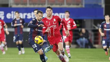 Gastón, el que más lo intenta en el FC Cartagena.