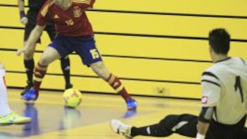 Espa?a vence a Macedonia pese a relajarse en la segunda parte
