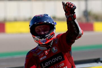Francesco Bagnaia celebra su primera victoria en MotoGP.