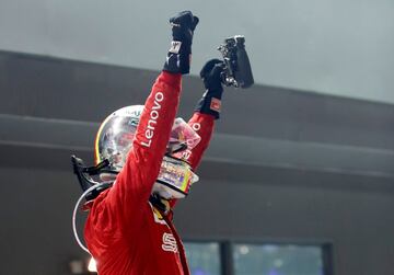 Vettel volvió a ganar más de un año después, acompañado por Leclerc y Verstappen en el podio. Un triunfo cimentado en la estrategia y en un ritmo implacable.