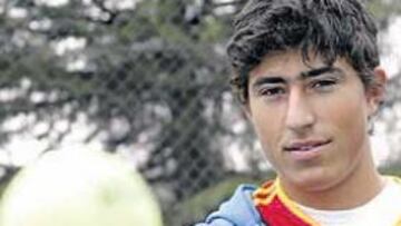 <b>POR FIN. </b>Rumenov se colocó la camiseta de España. Hasta ahora, no podía competir en torneos por países al no tener la nacionalidad española.