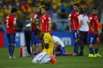 Las lágrimas de Luíz Gustavo tras la agónica clasificación de Brasil ante Chile.