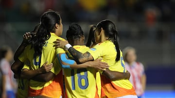 AMDEP8592. QUITO (ECUADOR), 19/07/2025.- Jugadoras de Colombia celebran un gol este sábado, en un partido de la fase de grupos de la Copa América Femenina entre Colombia y Paraguay en el estadio Gonzalo Pozo Ripalda en Quito (Ecuador). EFE/ José Jácome