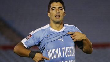 Soccer Football - World Cup 2022 South American Qualifiers - Uruguay v Chile - Estadio Centenario, Montevideo, Uruguay - October 8, 2020 Uruguay&#039;s Luis Suarez celebrates scoring their first goal Pool via REUTERS/Raul Martinez