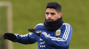 El argentino fue uno de los damnificados por la renovación que Lionel Scaloni implementó en la Selección albiceleste. Su último torneo oficial fue el Mundial, cuando habilitó de forma notable a Messi en el único gol que el '10' hizo en Rusia. 