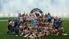 Chivas celebra en La Minerva con sus aficionados