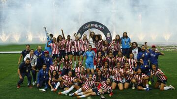 Chivas celebra en La Minerva con sus aficionados