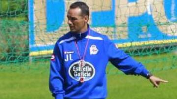 Oltra abronca a dos jugadores por protestar en el entreno