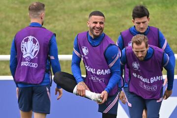 England's defender Kyle Walker (C) attends England's MD-1 training session at St George's Park in Burton-on-Trent, central England, on July 10, 2021 on the eve of their UEFA EURO 2020 final football match against Italy. (Photo by Paul ELLIS / AFP)