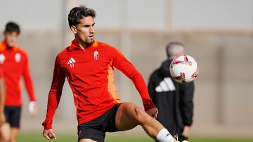 01/11/24 ENTRENAMIENTO GRANADA
THEO CORBEANU