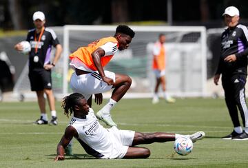 Eduardo Camavinga y Aurélien Tchouaméni.