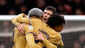 Soccer Football - LaLiga - Atletico Madrid v FC Barcelona - Metropolitano, Madrid, Spain - January 8, 2023 FC Barcelona's Andreas Christensen, Jules Kounde and Ronald Araujo celebrate after the match REUTERS/Juan Medina