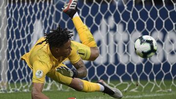 Peru's goalkeeper Pedro Gallese stops the penalty taken by Uruguay's Luis Suarez during the shoot-out after tying 0-0 during their Copa America football tournament quarter-final match at the Fonte Nova Arena in Salvador, Brazil, on June 29, 2019