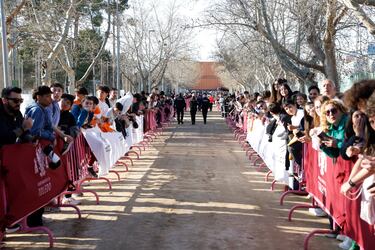 Ilia Topuria inaugura un paseo con su nombre en la Escuela Central de Educación Física.
