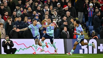 Gabriel Jesus scores twice as Arsenal ease past Palace to move to within three points of Premier League leaders Liverpool.