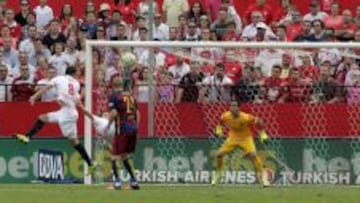 Iborra hace el 2-0 en el Sevilla-Barcelona.
