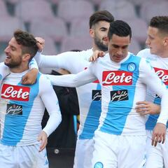 Napoli, unbeaten in 16 as superstitious president changes shirt colour
