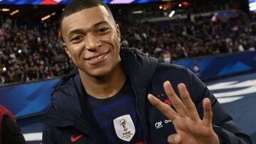 France&#039;s forward Kylian Mbappe reacts at the end of the FIFA World Cup 2022 qualification football match between France and Kazakhstan at the Parc des Princes stadium in Paris, on November 13, 2021. (Photo by FRANCK FIFE / AFP)