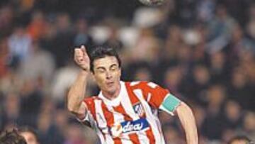 <b>ÚLTIMO TRIUNFO. </b>Aguilera selló de cabeza la última victoria atlética.